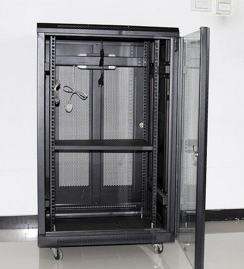 選購機(jī)柜時(shí)需注意什么